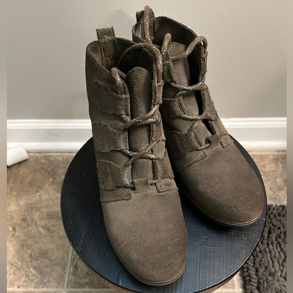 SOREL chocolate brown lace up wedge booties. Worn twice! Excellent condition.